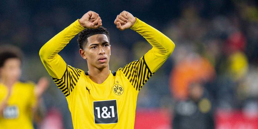 Bellingham playing for Dortmund