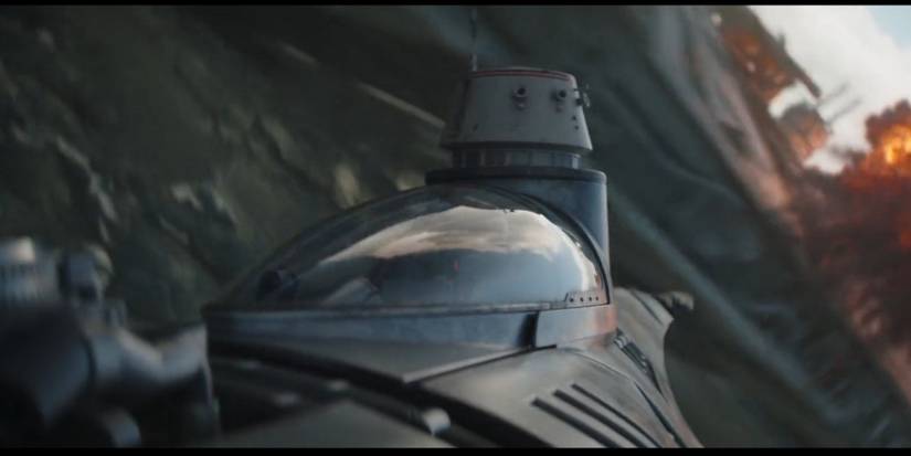 r5-d4 in din djarin's space ship