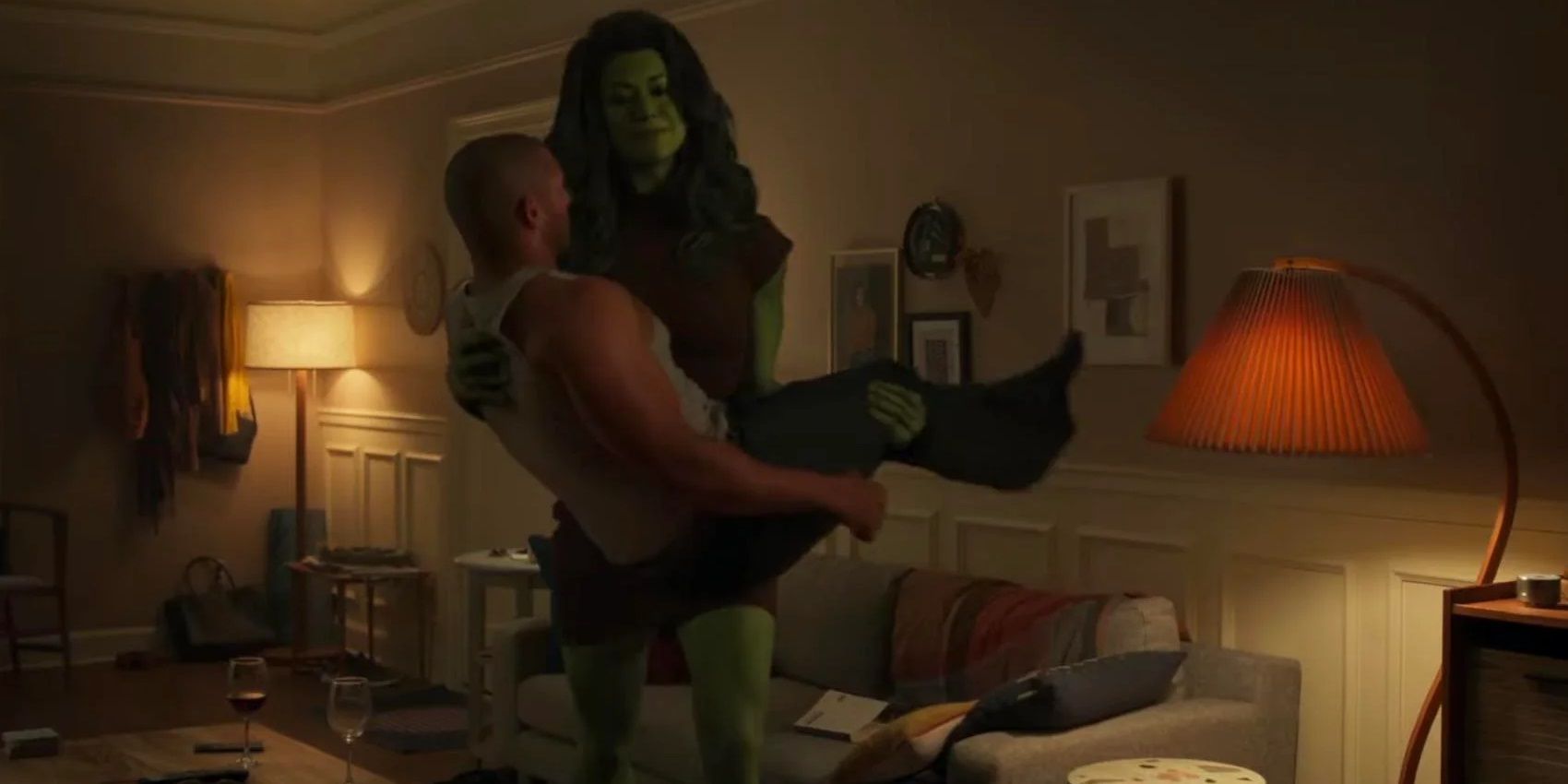 Jen carries her date in She-Hulk episode 4