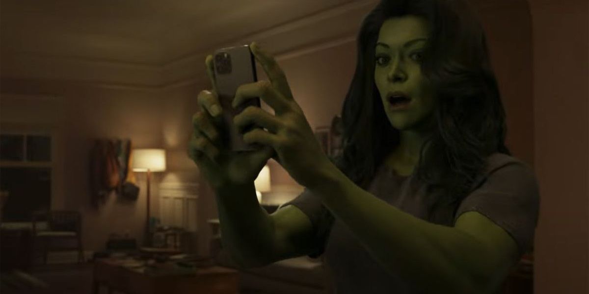 Jen takes a selfie in She-Hulk episode 4
