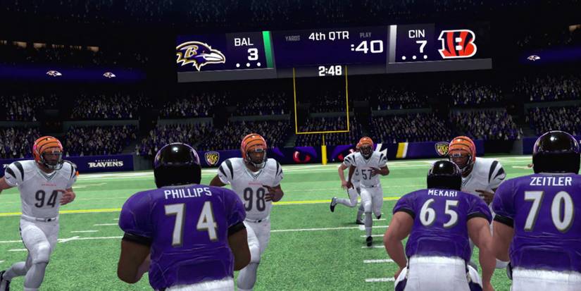 NFL players running across the pitch in NFL Pro Era