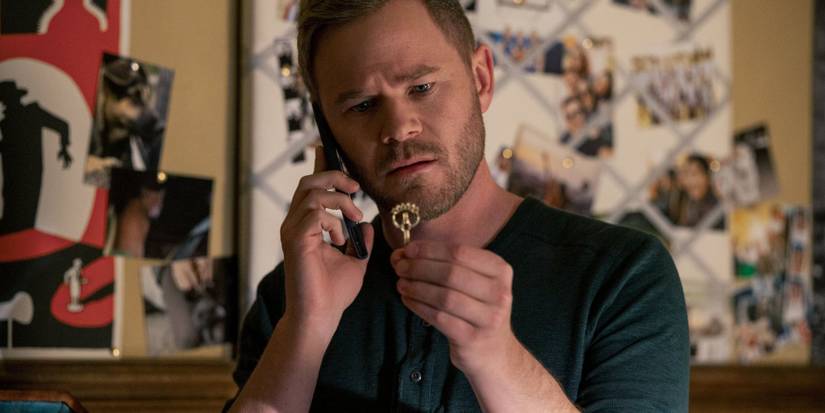 Duncan With The Anywhere Key In Netflix's Locke and Key 