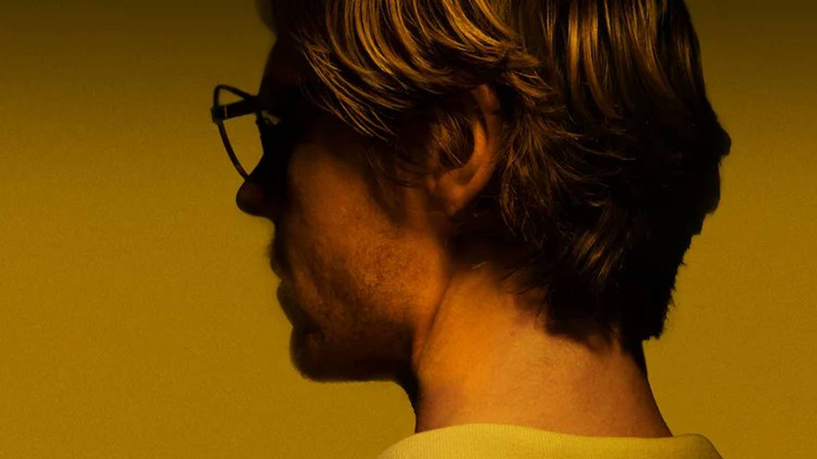 evan-peters-jeffrey-dahmer