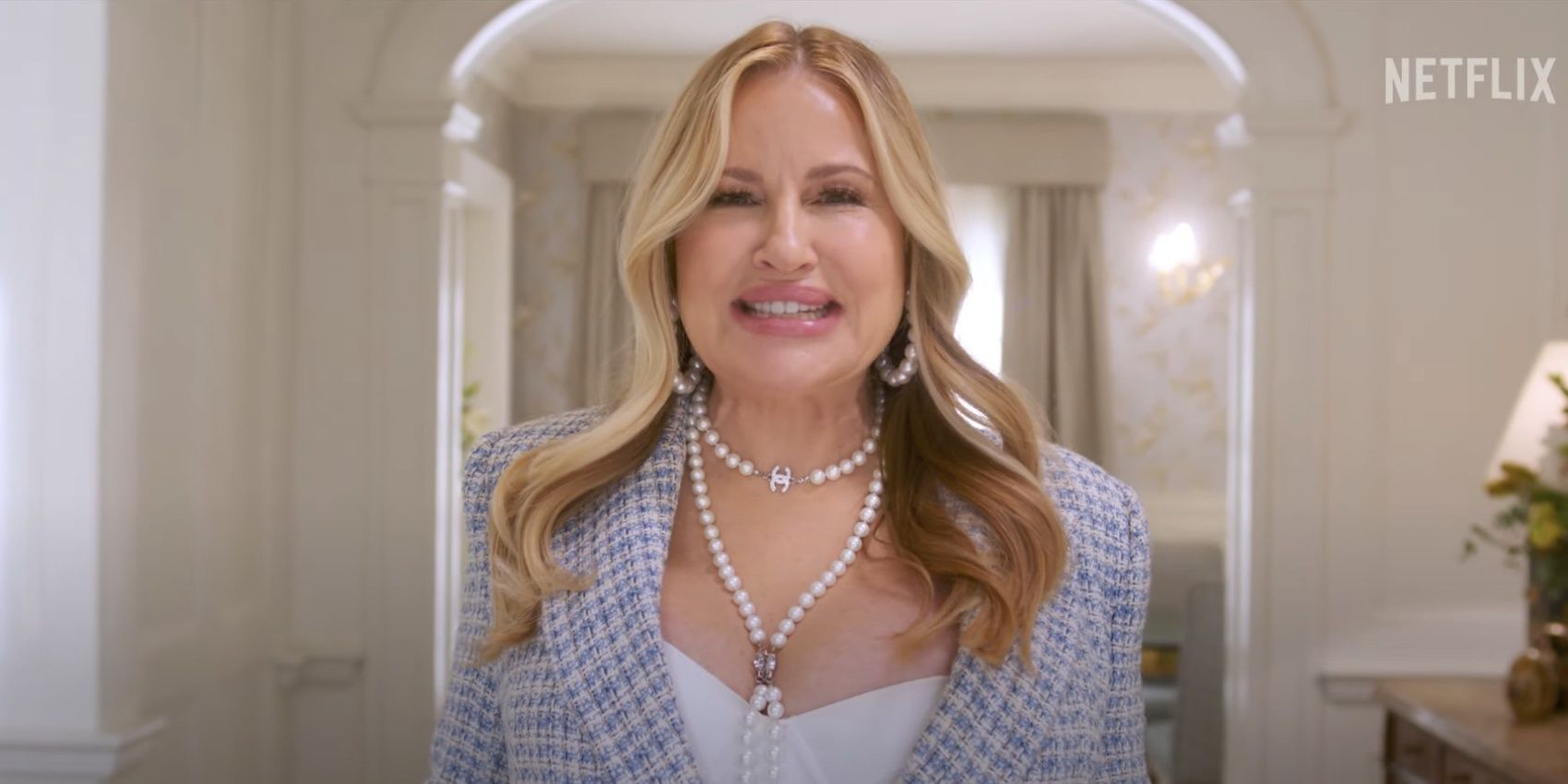 jennifer coolidge karen calhoun the watcher netflix trailer Cropped