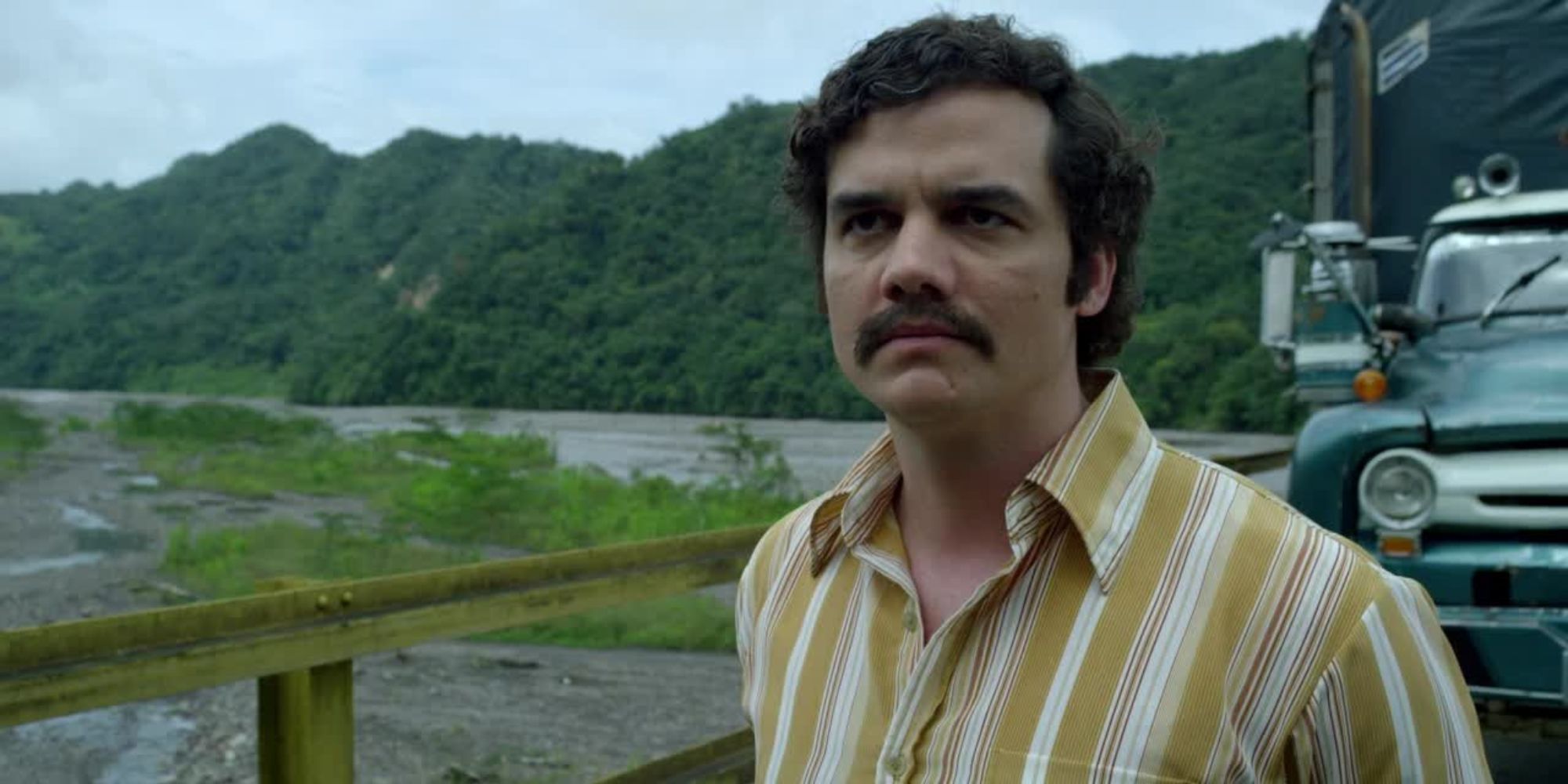 The lead character of Narcos in front of a truck