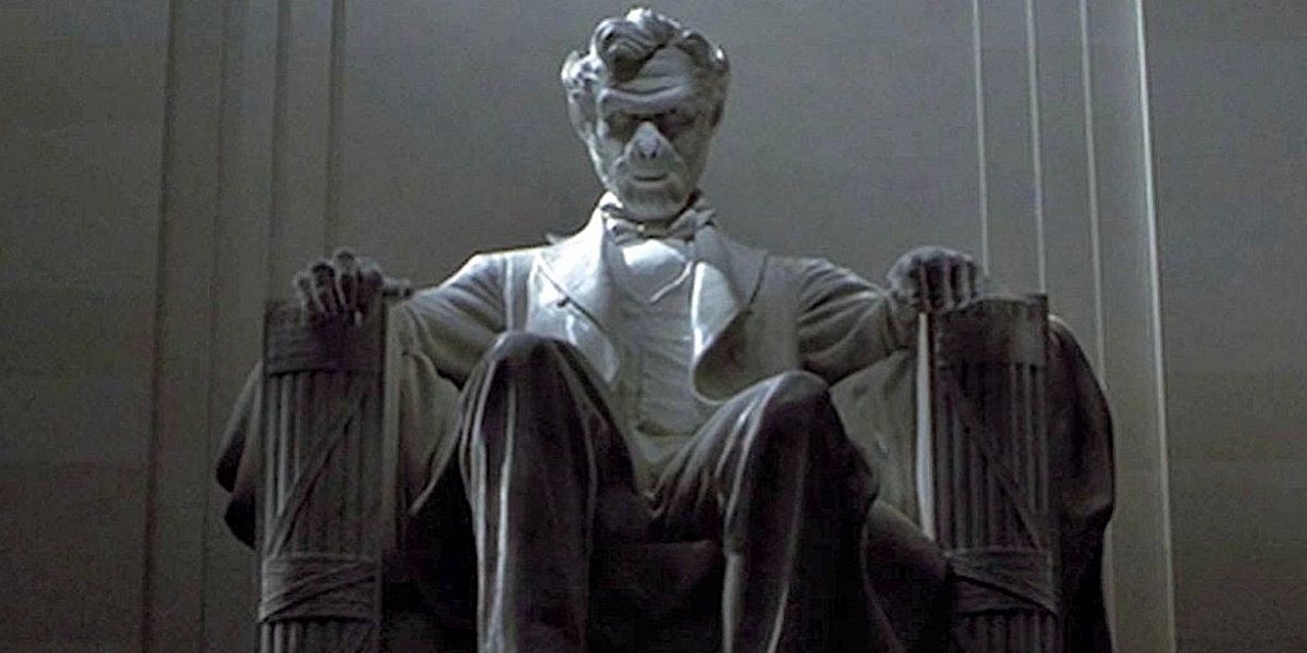 General Thade as Lincoln Memorial in Planet of the Apes