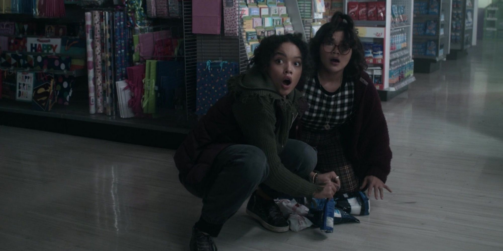 Бекка и Иззи в фильме «Фокус-покус 2».