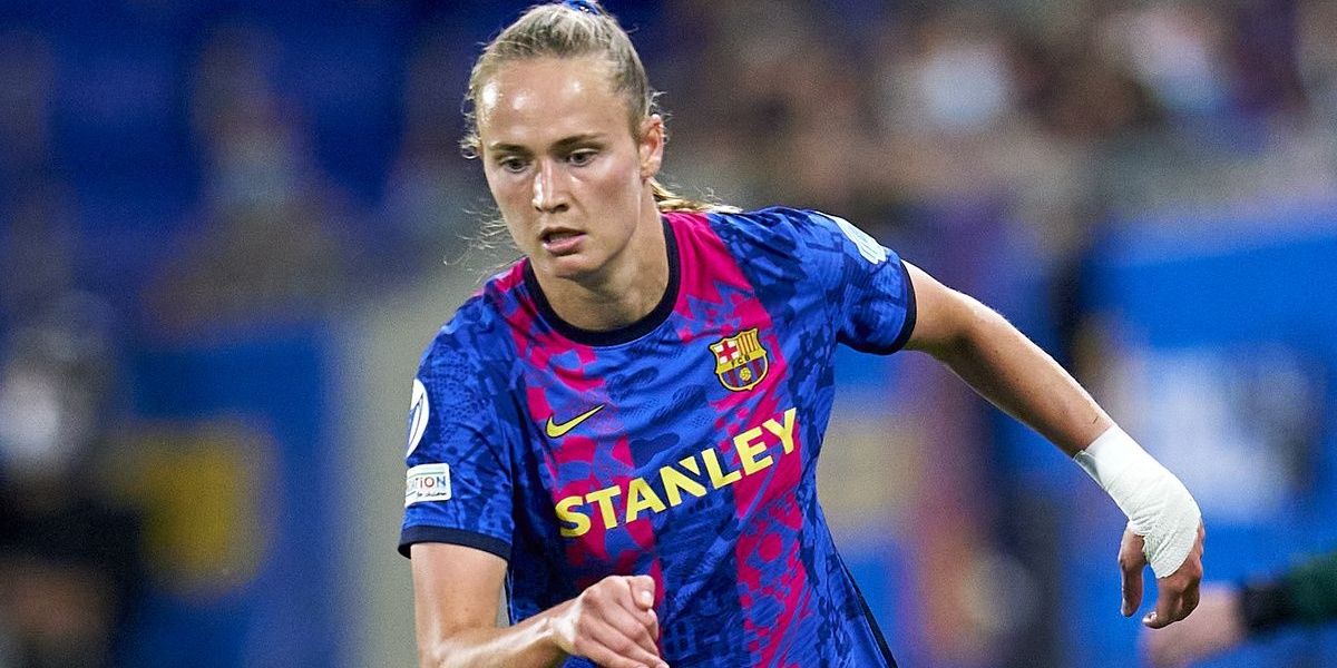 Caroline Hansen playing football for Barcelona