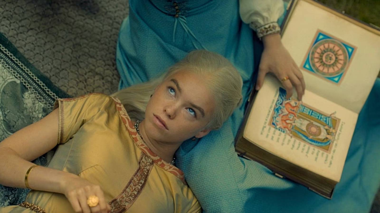 House of the Dragon Rhaenyra on Alicent's Lap