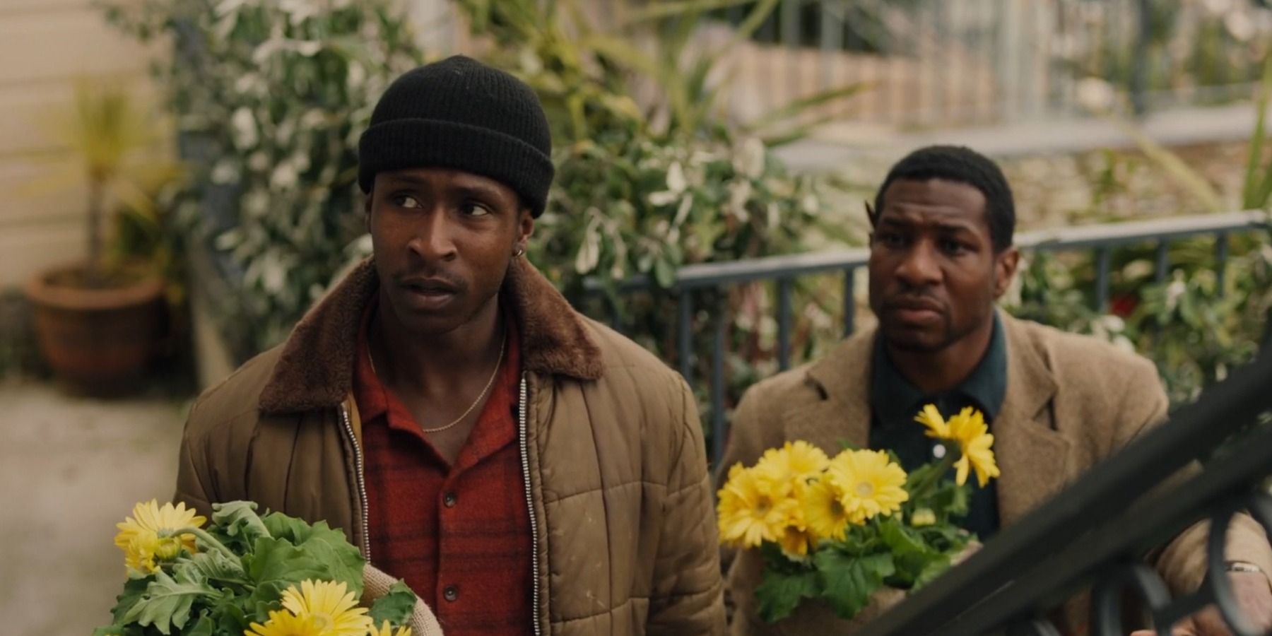 Jimmie Fails and Jonathan Majors carrying flowers in The Last Black Man in San Francisco