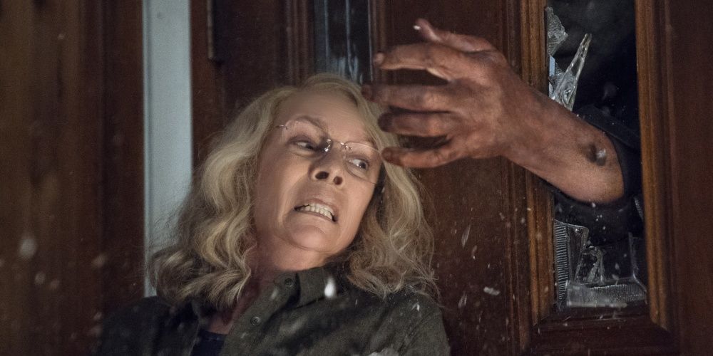 laurie strode fighting michael myers' hand