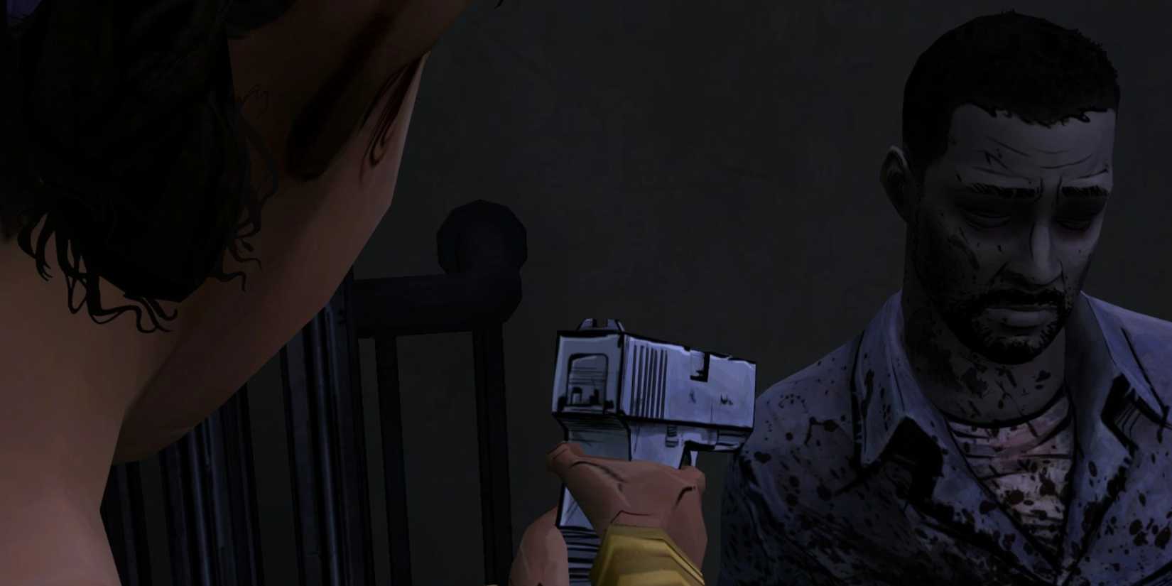 Clementine aims a gun at Lee in The Walking Dead