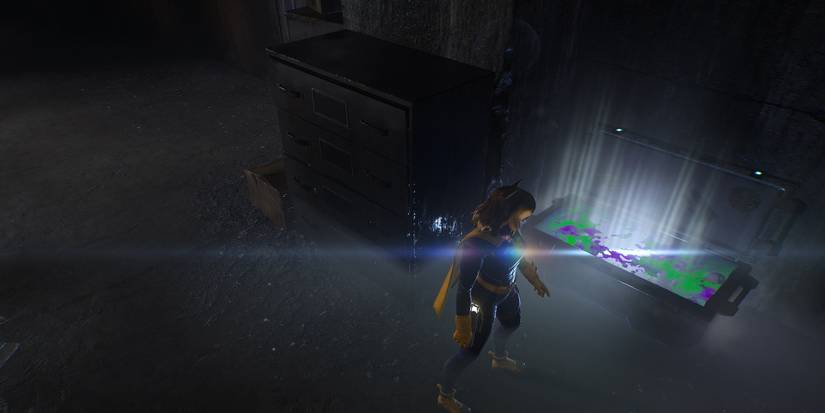 Opening a chest in Gotham Knights