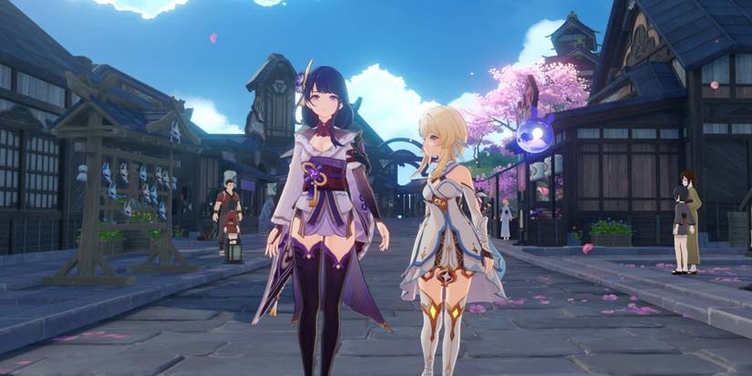 Raiden Shogun walking with the Traveler