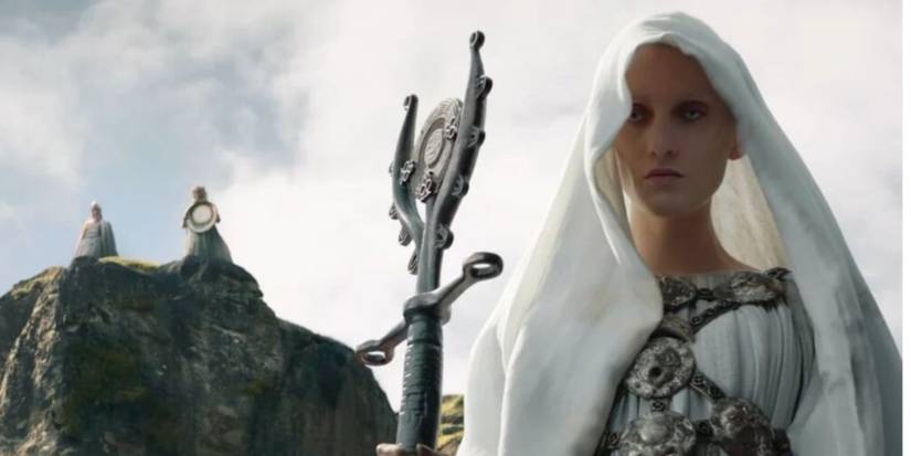 Rings-of-Power-white-robed-figures-lotr