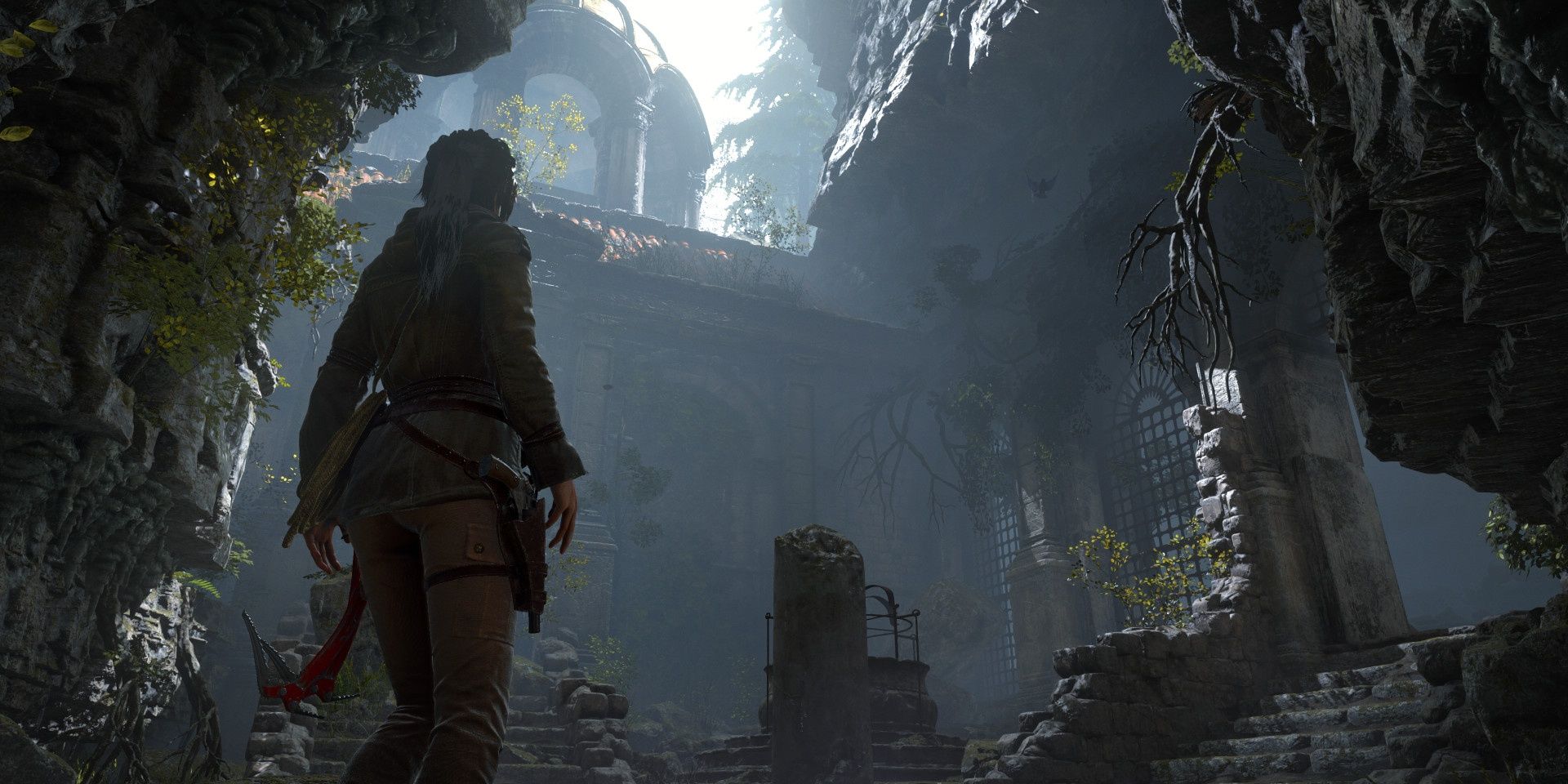 Lara Croft looking at ruins in Rise of the Tomb Raider
