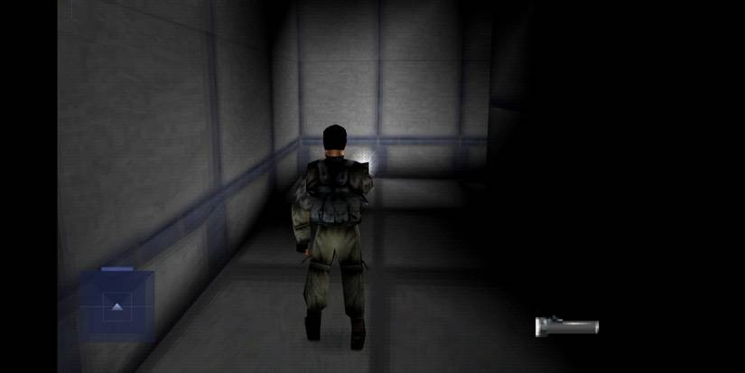 Syphon Filter using the flashlight