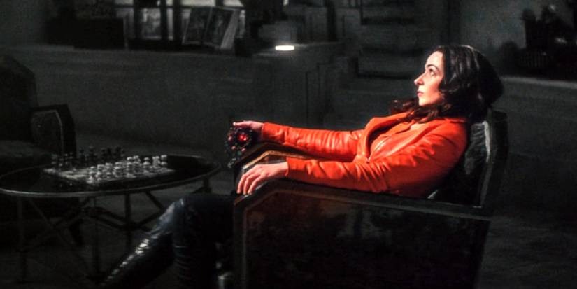 Elsa sitting with the Bloodstone as Werewolf by Night transitions to color