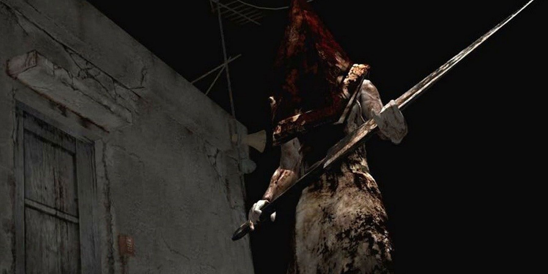 Image from Silent Hill 2 showing Pyramid Head holding their mighty sword.