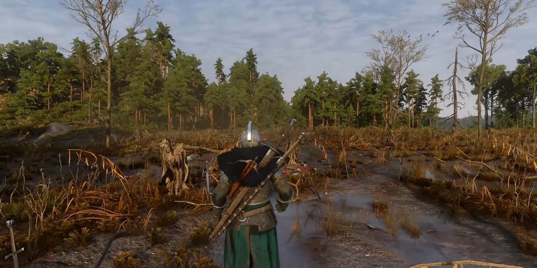 Скриншот из The Witcher 3, показывающий, как игрок бродит по болотистой местности.