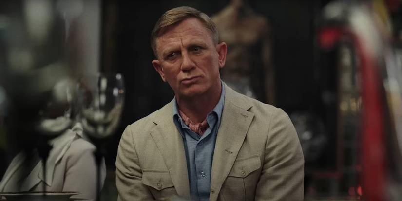 Daniel Craig as Benoit Blanc confused in Glass Onion: A Knives Out Mystery