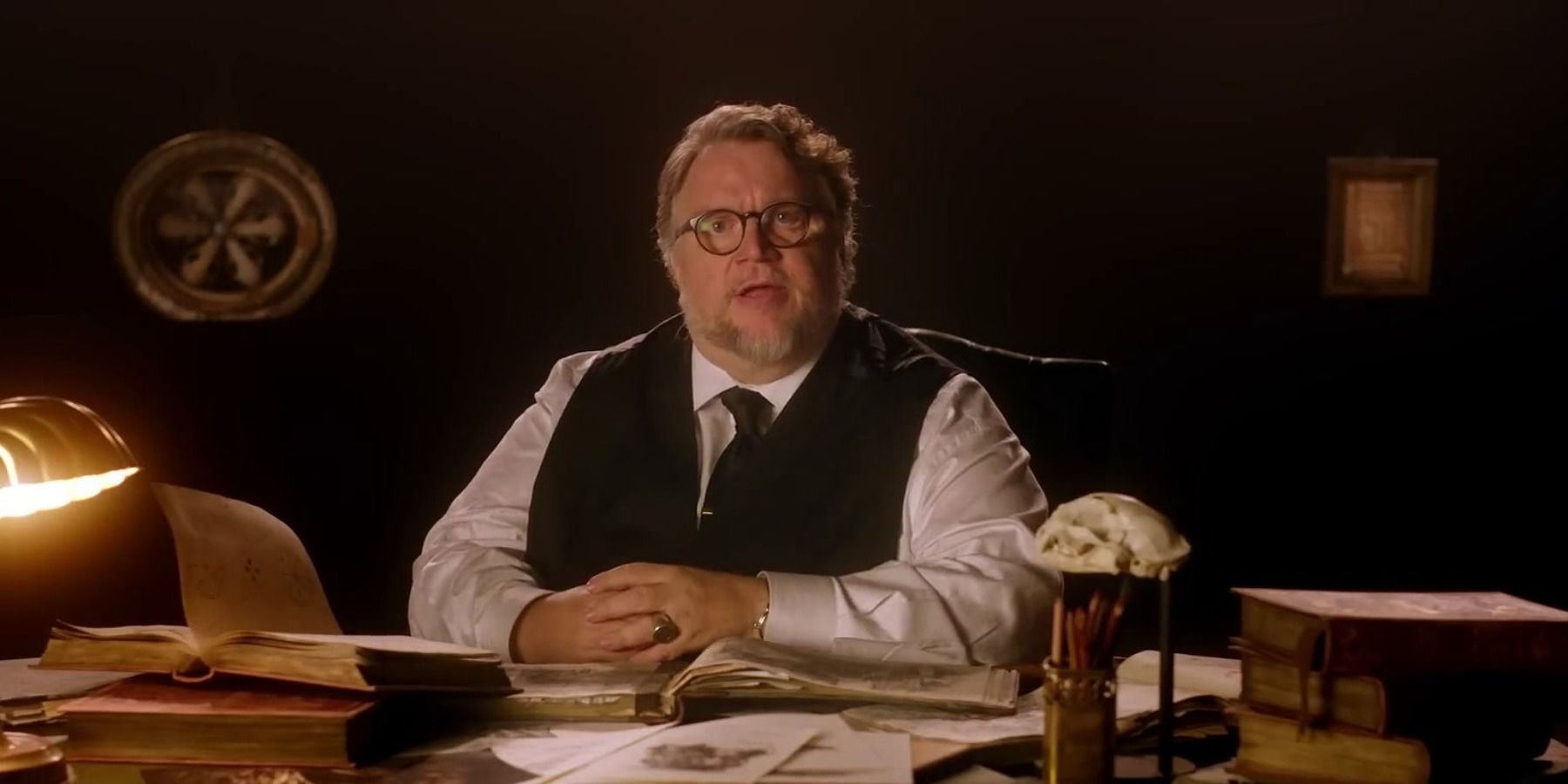 Del Toro on desk