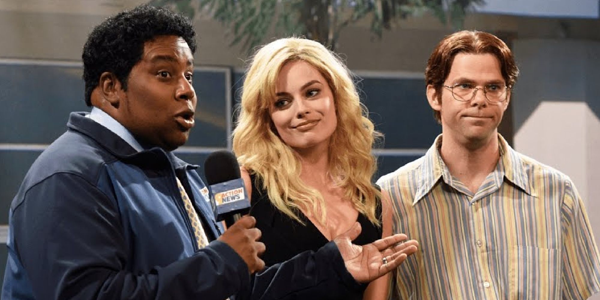 Kenan as a reporter interviewing Margot Robbie and Mikey Day