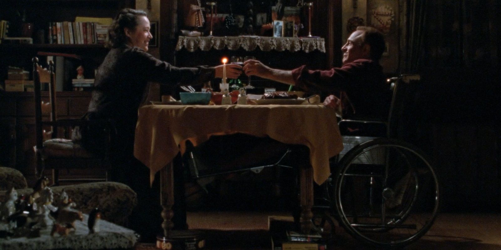 Paul and Annie eat dinner in Misery