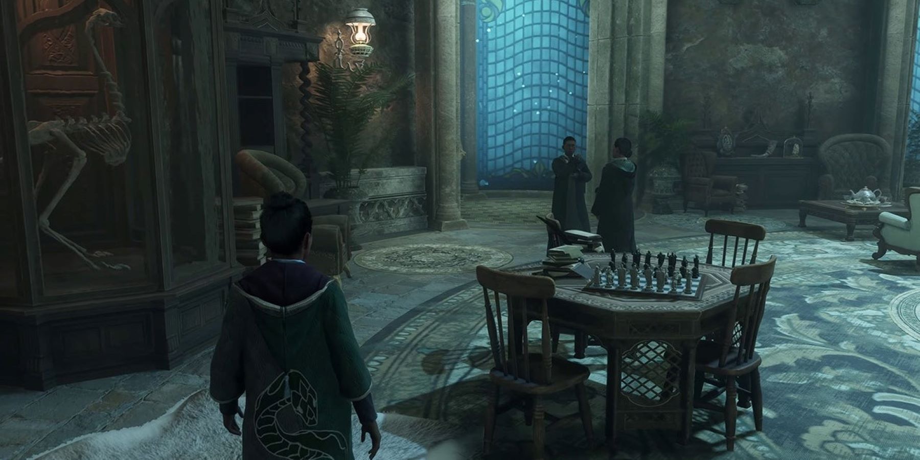 Hogwarts Legacy gameplay footage showing the Slytherin common room