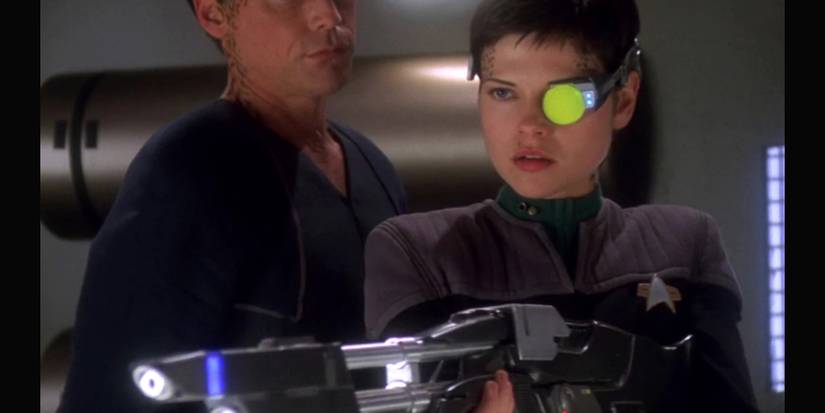 Star Trek: Ezri with gun