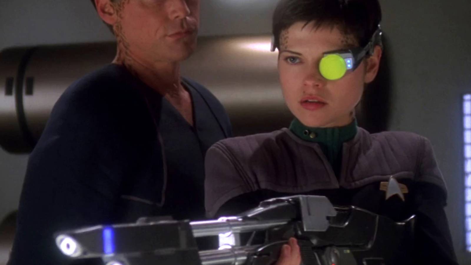 Star Trek: Ezri with gun