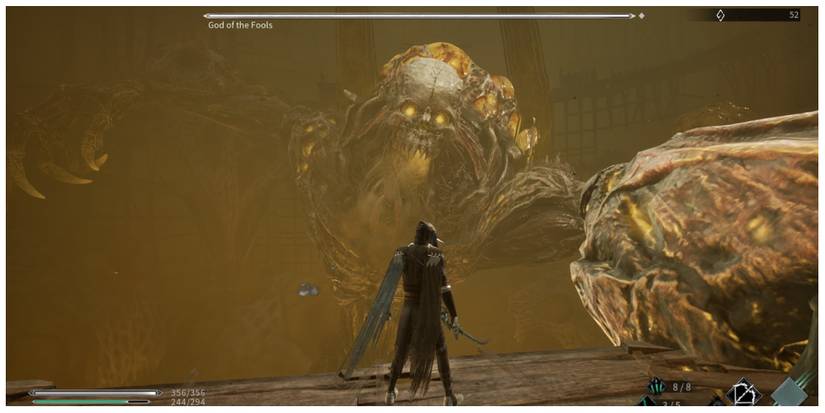 Corvus facing the God of the Fools in Thymesia