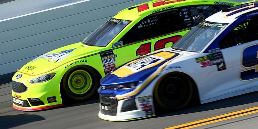Two racers in heat in Nascar Rivals