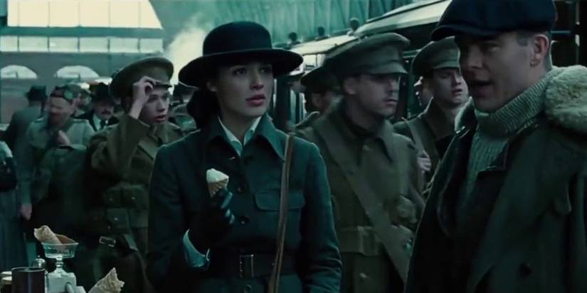 Gal Gadot Wonder Woman eating ice cream with Chris Pine