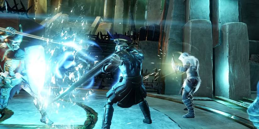 A Greatsword protecting their teammates