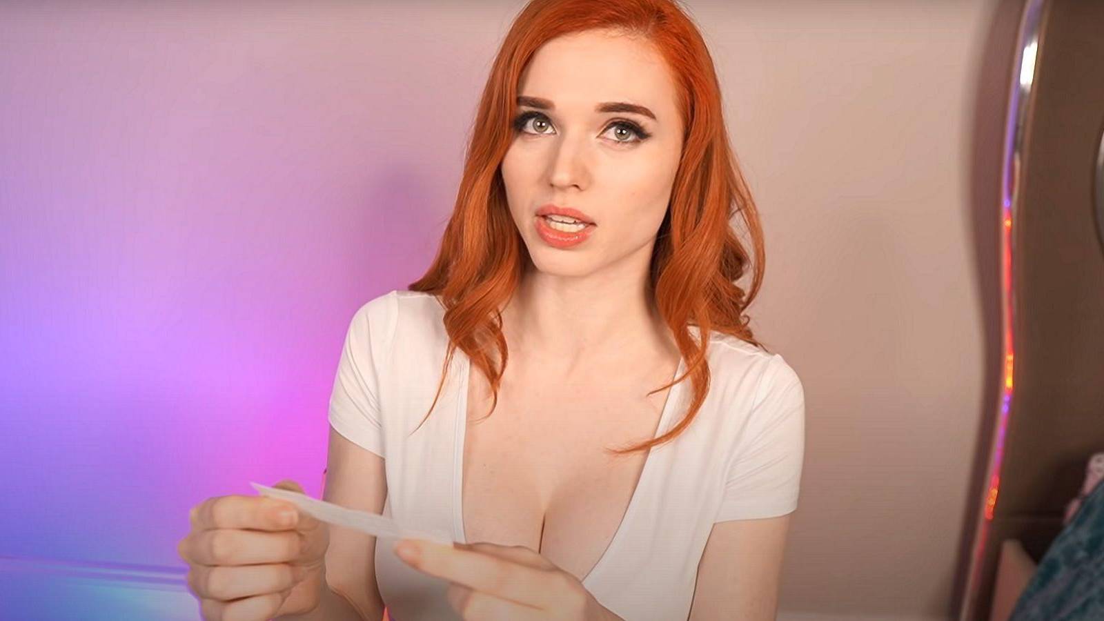 amouranth-twitch-youtube-exclusivity-contracts