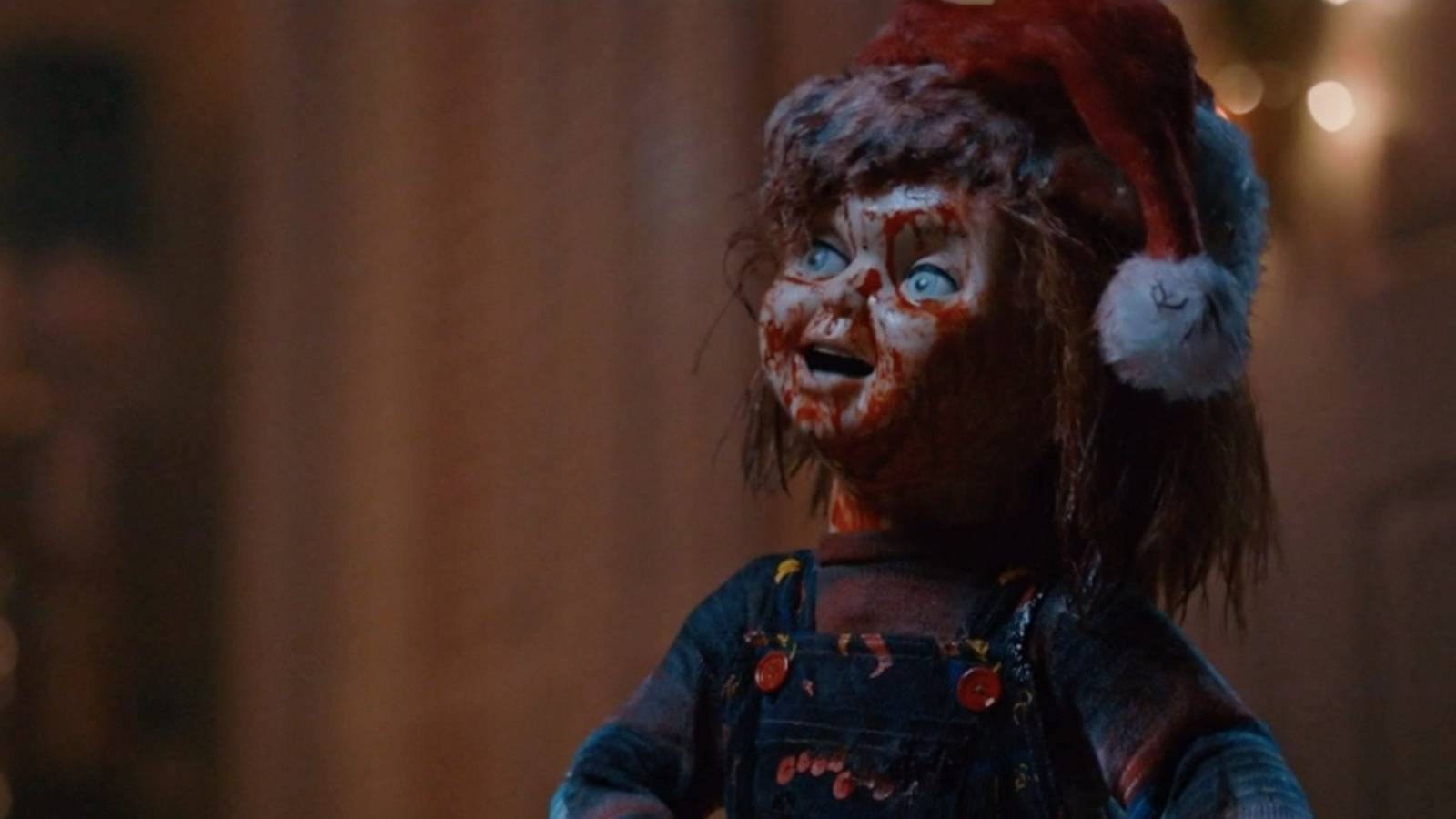 Bloody Chucky with Santa hat in the season 2 finale
