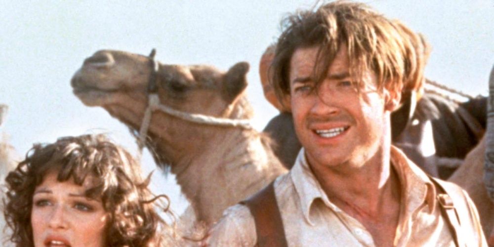 Rick O'Connell met een kameel 