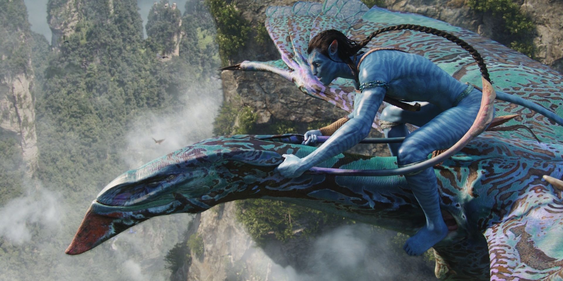 Jake rides a dragon in Avatar-1