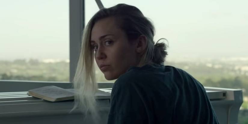 miley-cyrus-black-mirror Cropped