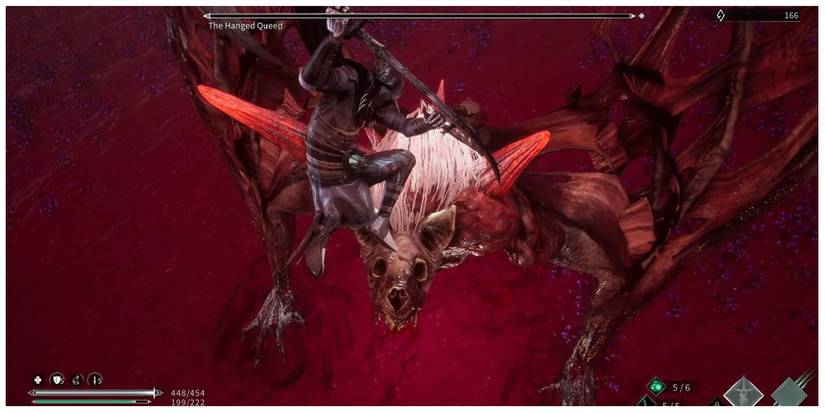 Corvus fighting the Hanged Queen in Thymesia