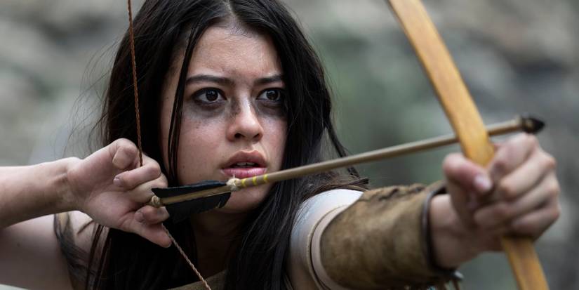 Amber-Midthunder-as-Naru-in-Prey