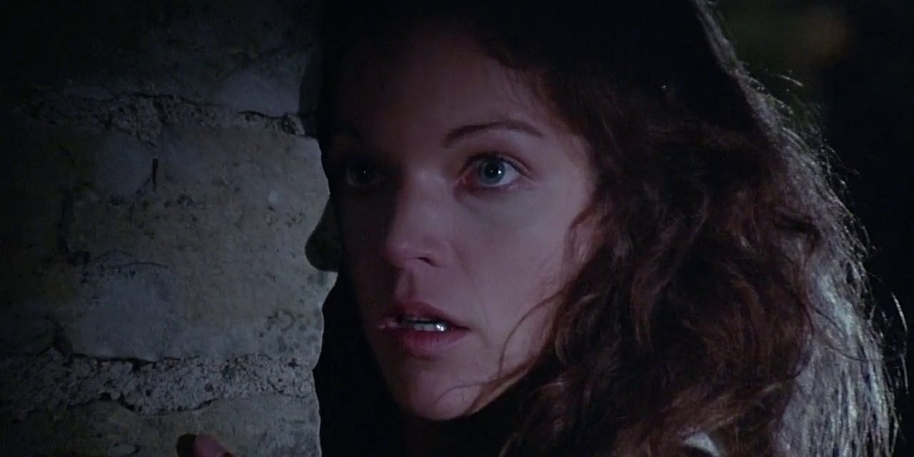 Amy_Irving_hiding_around_a_corner_in_The_Fury