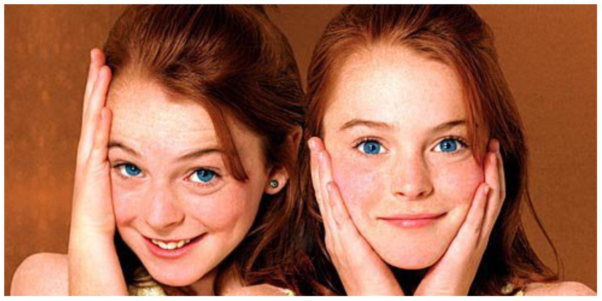 Lindsay Lohan as both Hallie and Annie in The Parent Trap posing for a photograph