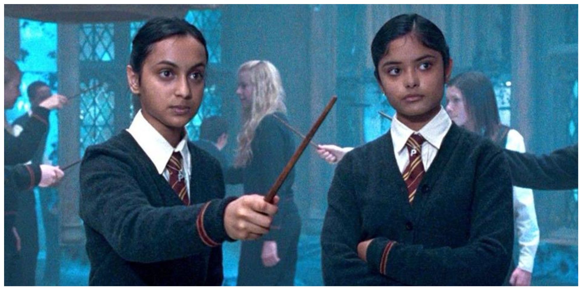 Las gemelas Parvati y Padma Patil aprenden a lanzar un amuleto patronus en la película La Orden del Fénix.