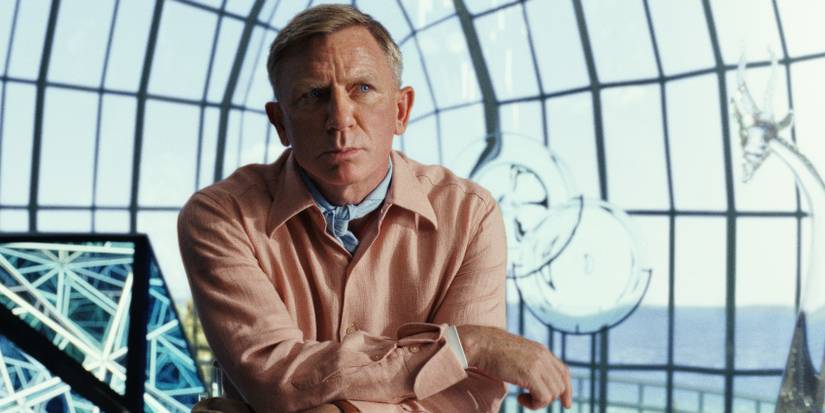 Daniel_Craig_as_Benoit_Blanc_in_Glass_Onion