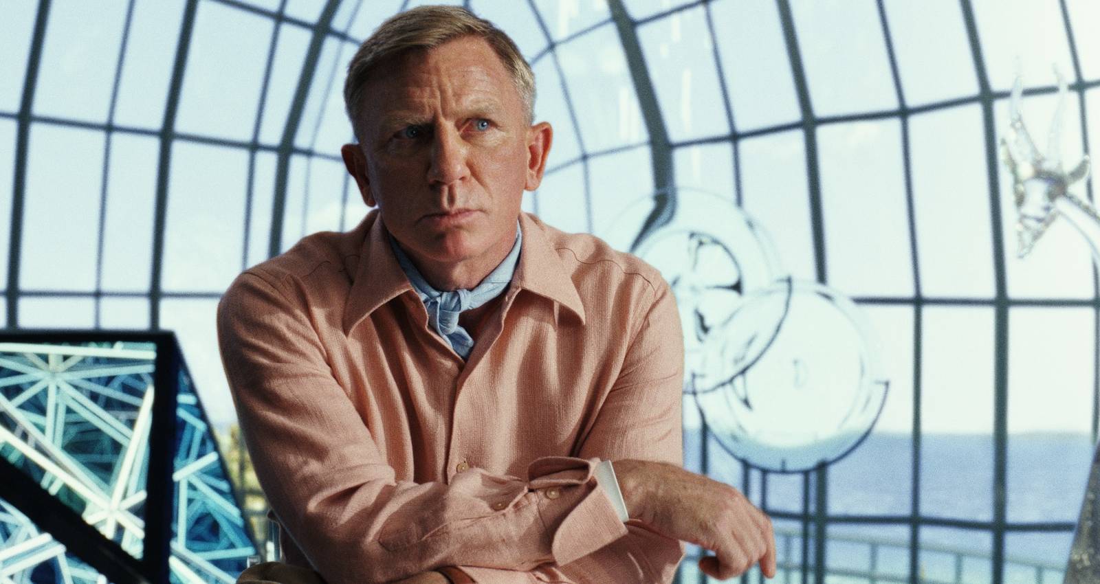 Daniel_Craig_as_Benoit_Blanc_in_Glass_Onion