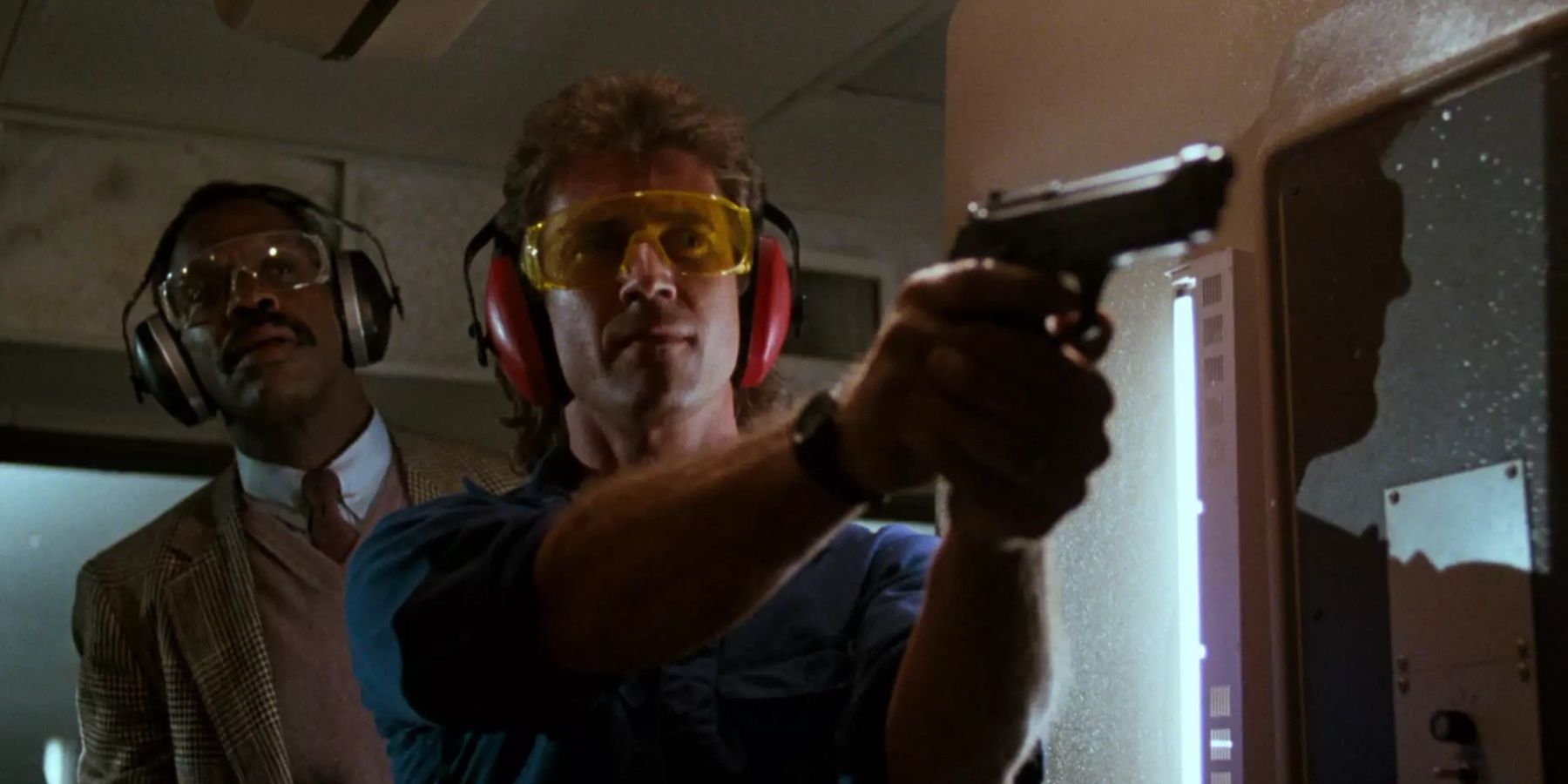 Danny-Glover-and-Mel-Gibson-take-target-practice-in-Lethal-Weapon