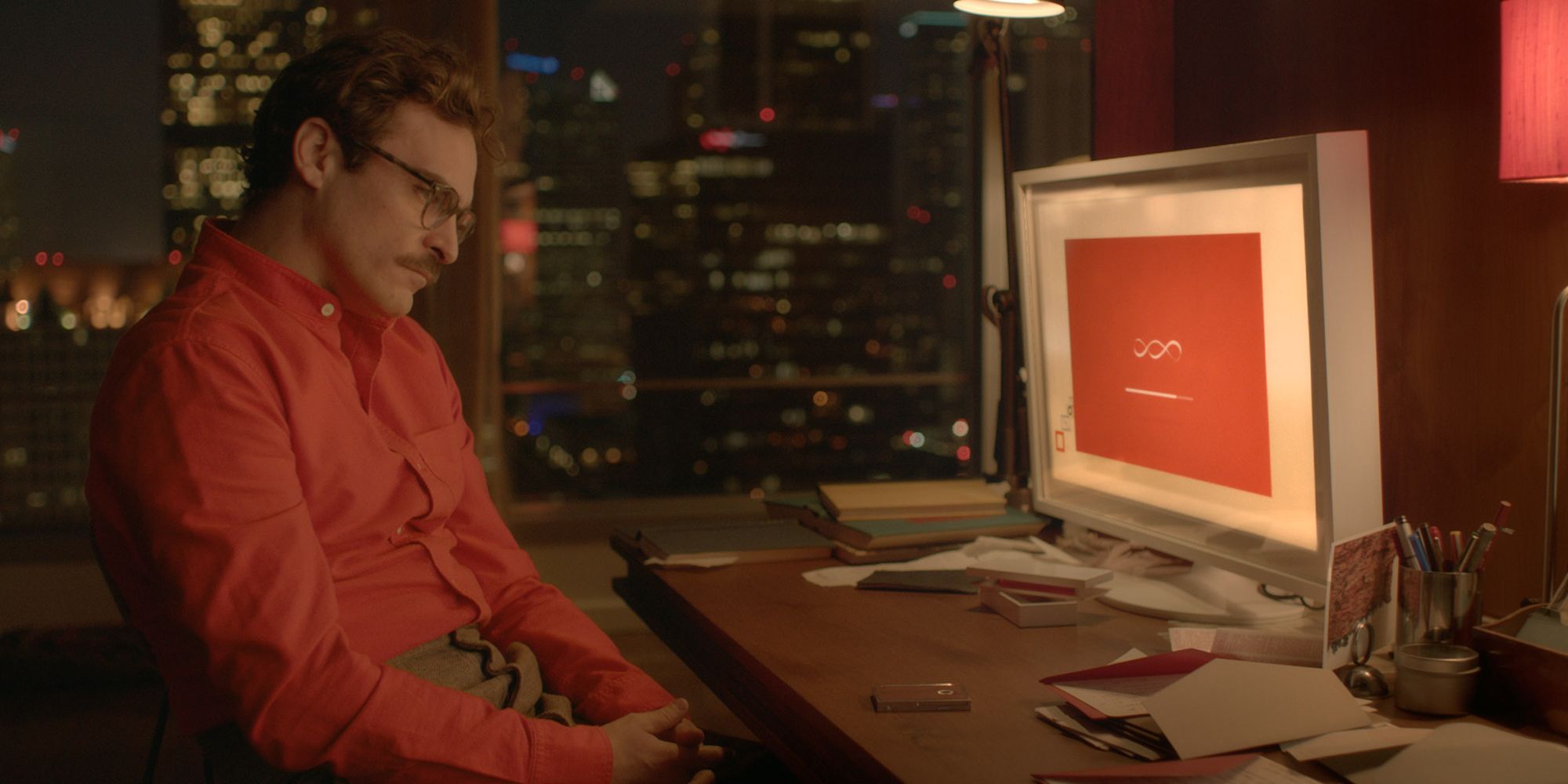Joaquin Phoenix staring at his computer in "Her"