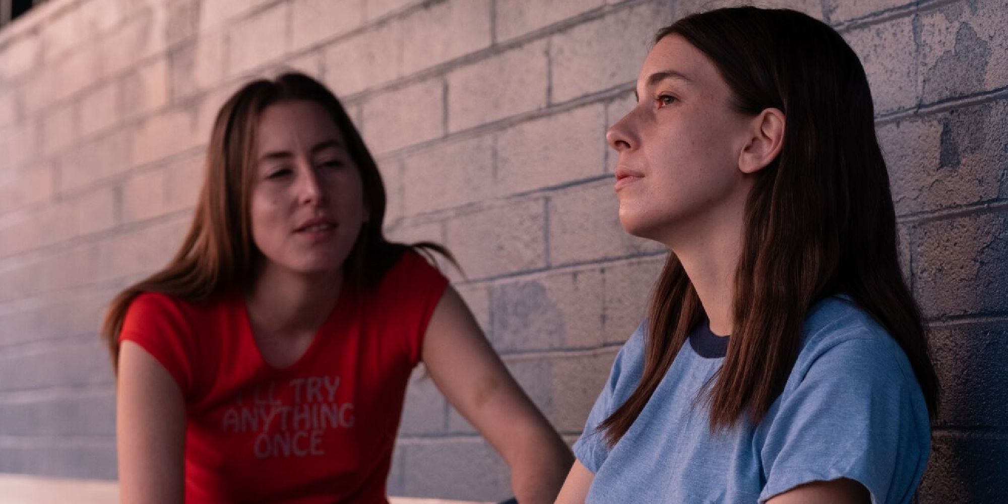 Alana Haim talks with Danielle Haim during a scene in Licorice Pizza